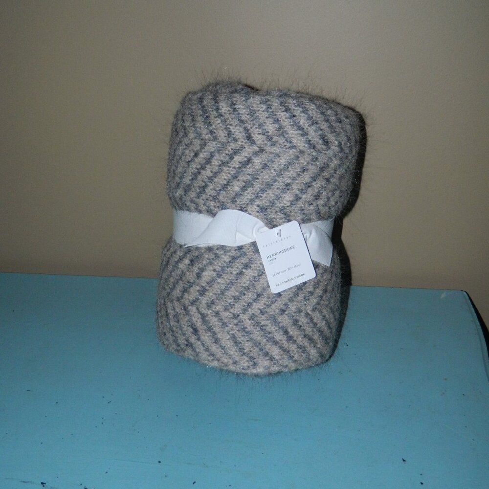 Pottery Barn Herringbone Contrast Throw Blanket 50 x 60